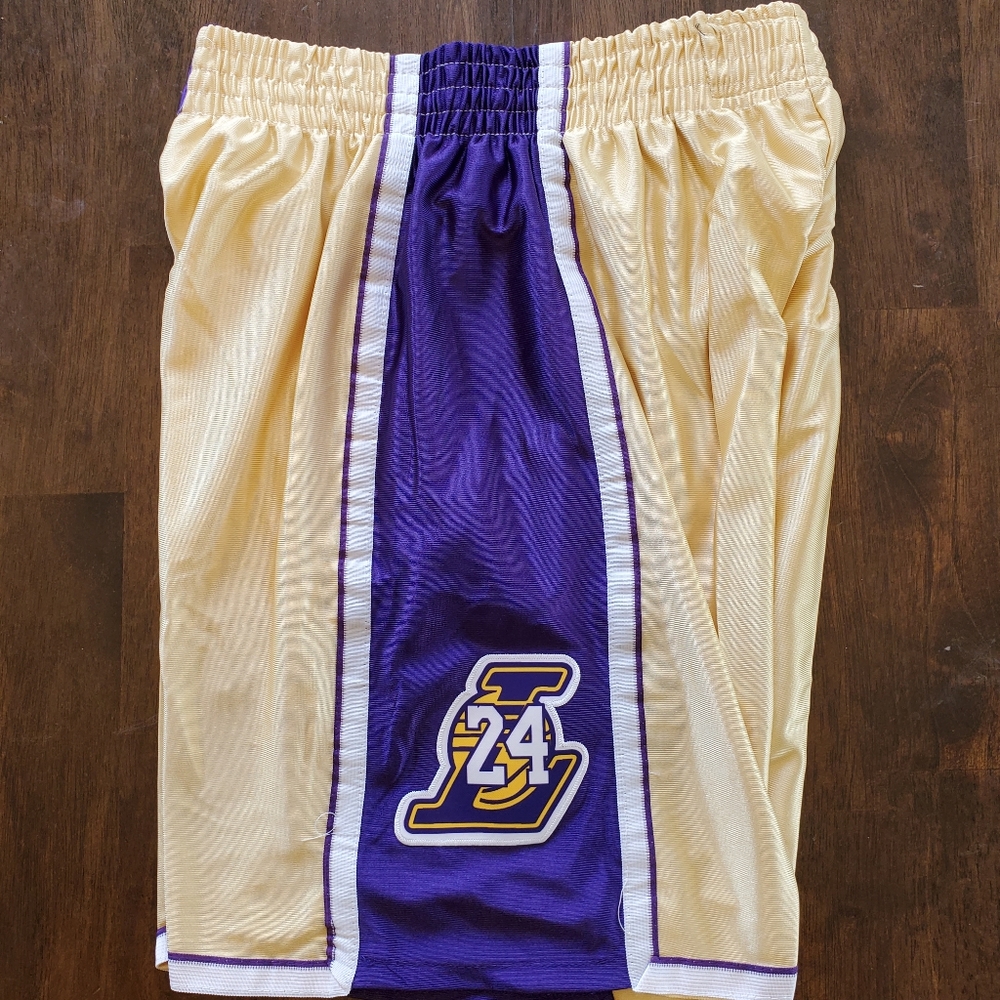 Los Angeles Lakers - Picture 5 of 7